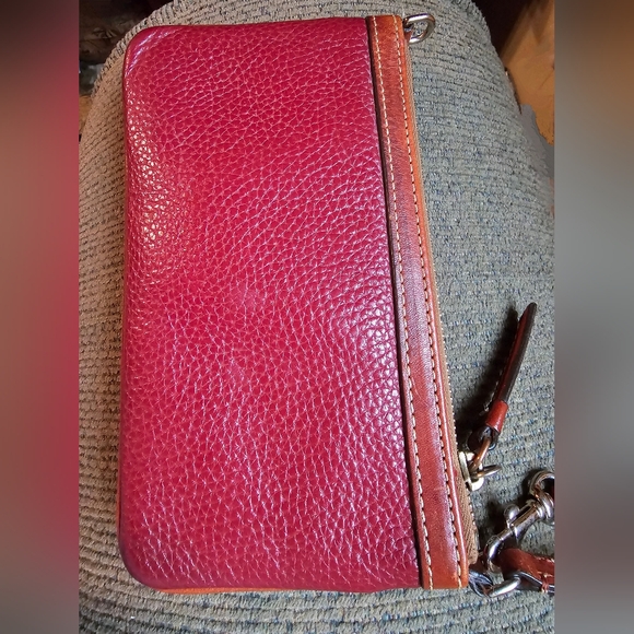 Dooney and Bourke Pebbeled Italian Leather Large Wristlet Wine EUC - Picture 3 of 9